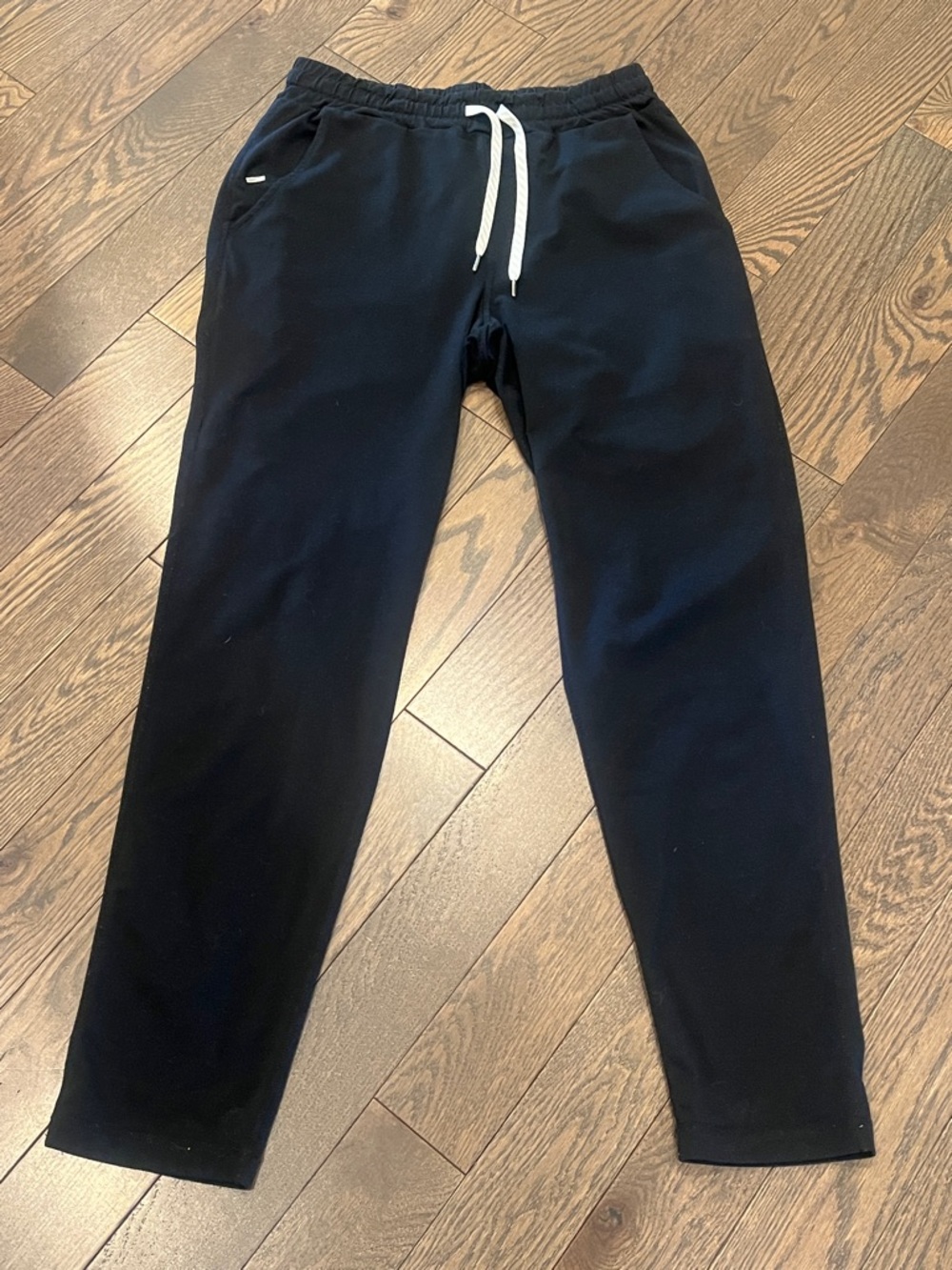Vuori Ponto Performance Pant Black  V418 DreamKnit Straight Leg Zip back Pocket